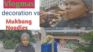 VLOGMAS DAY 1 DECORATIONS FOR CHRISTMAS AND FIRST TIME EATING IN PUBLIC CHRISTMAS MARKET