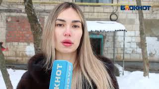 Скользкие дорожки и отсутствие дверей: «Блокнот Волжский» проверил один из дворов города