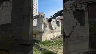 Как происходит снос дома #сносзданий #демонтаж #демонтажметаллоконструкций