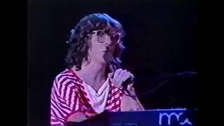 "Mientras miro las nuevas olas" - Serú Girán en vivo, 1982 (En Buena Calidad)