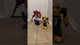 Optimus Prime & Bumblebee charge into battle #transformers #optimusprime #bumblebee #battle #shorts