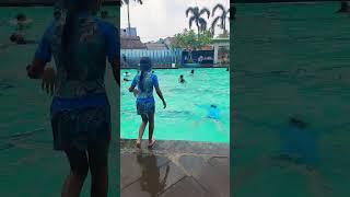 Risya begins to dare to swim 