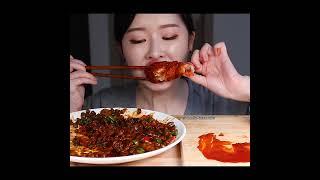 Spicy black Bean Noodles and Spicy Fried Chicken️ #asmr #mukbang #blackbeannoodles @Fumeyamyam