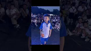 妹妹长大了，参加户外活动，哥哥也来了