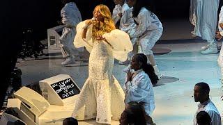 Mariah Carey ... Hark! The Herald.../Gloria in Excelsis & Joy to the World.  Phoenix AZ  11.15.24.