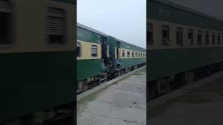 high speed train Karachi to Peshawar #viralvideo #train #paktrain #info #railway #pakrailview