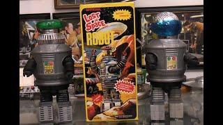 Let's play with the Lost in space robot & Outer space robot.  Made by AHI in 1977 Hong Kong.