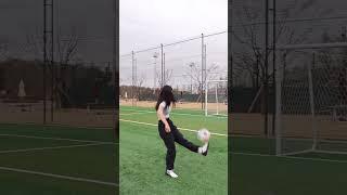 Left-footed ball sense | knuckle shooting | curling shot