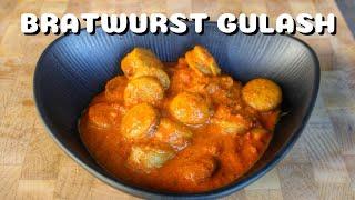 DUTCH OVEN BRATWURST GULASCH - herbstliche VERSION eines KLASSIKERS - BBQ-Video - 0815BBQ