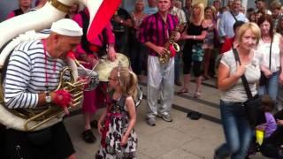 Bristol Harbour Festival, Pink Brass Band have fun with the crowd.