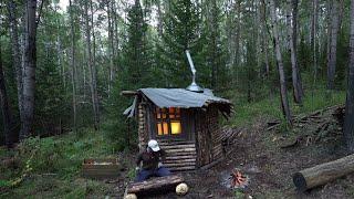 Bau von Blockhäusern im wilden Wald. Solo Bushcraft. VON ANFANG BIS ENDE. ASMR