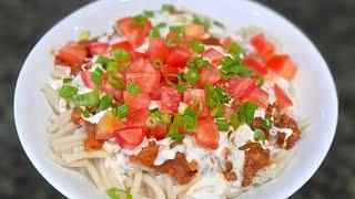 Pasta with garlic sauce.