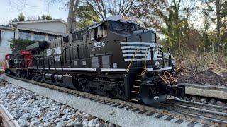 RUNNING THE LIONEL NS LEGACY ES44AC ON THE GARDEN RAILWAY