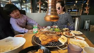 Buffet lunch time with Family