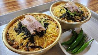 Unlimited refill noodles? people wait in line / Korean street food