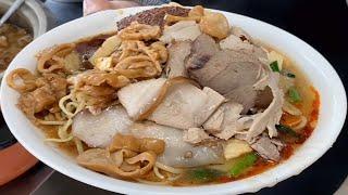 Gansu's older sister sells snacks, meat and sausage plus noodles. The 10-year-old store!