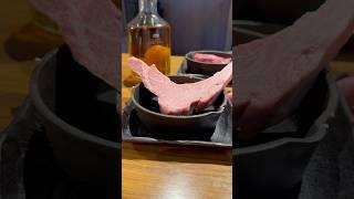 Todoroki, ein Wagyu-Yakiniku-Restaurant in Shibuya, wo Feuersteaks beliebt sind