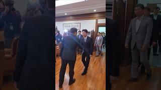 강훈식 대통령 비서실장 우원식 국회의장 예방 뜨거운 포옹으로  환대 하는 국회의장
