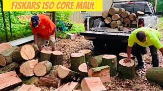 Busting red oak FIREWOOD rounds in half W/Fiskars maul