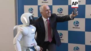 Australia PM meets robot at Tokyo science museum