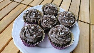 How to Make 'The Grey Stuff' - Chocolate Cupcakes with an Oreo Buttercream Frosting!