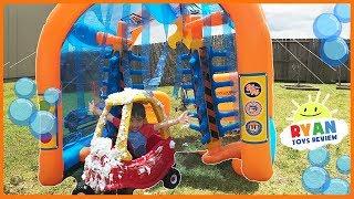 Hot Wheels Car Wash Center Inflatable toys for kids with Mr Bubbles Foam Soap