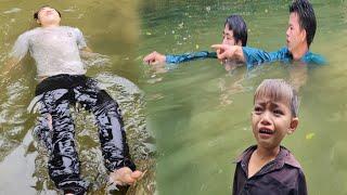 Orphaned boy and militia soldier go into deep water to find his father, bad guys kidnap the baby