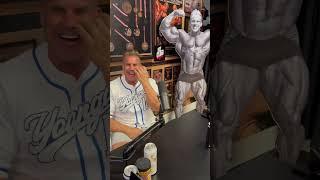 Jay Cutler & Milos Sarcev laughing at Manager Matts abs & thighs pose #jaycutler #bodybuilding