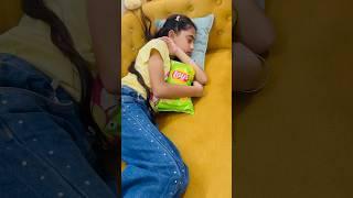 Samayra ke chips kon chura ke le gya #shorts #samayranarula #siblings