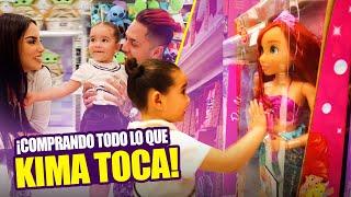 COMPRANDO TODO LO QUE NUESTRA HIJA TOCA EN UNA JUGUETERÍA  JUKILOP | Kimberly Loaiza