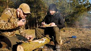 Bushcraft nad rzeką z Widzem. Leśna kuchnia- burgery i banany z rusztu