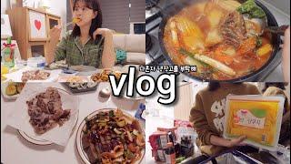 [일상vlog] 나홀로 냉장고 털어서 혼술 안주 잔뜩!! _ 묵은지감자탕+도토리묵 무침+대패삼겹살+닭강정+비빔밥+모닝빵+애호박부침
