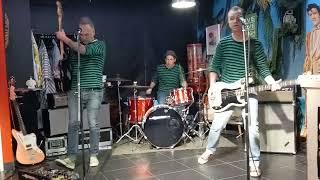 The Razorblades - Clubflat (live @ Roadhouse barbershop)