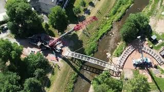 Neue Brücke für altes Flussbad