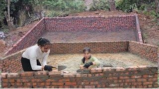 The two sisters clear grass, dig soil, and build fish ponds.