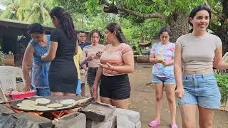 Volvimos a echar las tortillas en el patio de Tun tun