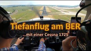 Tiefanflug (Low Approach) auf Piste 07 L am BER mit einer Cessna 172S