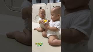 The Twins Cooperated And Put The Lid On The Bottle #baby #brotherheart #cute #brothersbyheart #funny