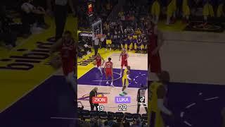 #ZionWilliamson and #LukaDoncic battle it out! @Lakers @Pelicansnba #NBA #Basketball