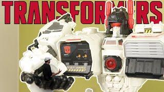 The FIRST Ever Titan Class…..Does It Hold Up? | #transformers Thrilling 30 Metroplex Review