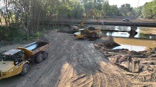 Widening The Riverbed With Two Caterpillar Long Reach Excavators & Articulated Trucks - 4K