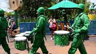 Toy soldiers drumming