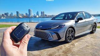 Toyota Camry (2024) TEST Dwie duże zalety oraz kilka wad, czy Camry jest bezkonkurencyjna? [4k]