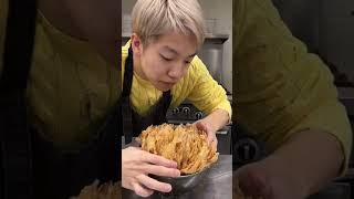 Ken makes viral onion bomb…his own way 🫣