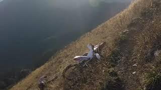 Опасный спуск с горы