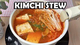 KIMCHI JJIGAE (KIMCHI STEW) | HUNGRY MOM COOKING