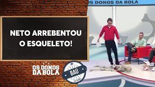 Baú do Neto | Craque Neto destrói esqueleto ao vivo após derrota do Corinthians