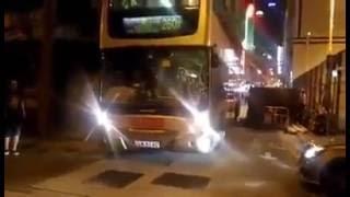 奇景系列：HK Bus locked in a small road失暈九巴闖入小巷