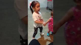 liannel y Eilyn bailando