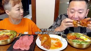 还想跑，看看是你跑的快，还是我脚快#eating show#eating challenge#husband and wife eating food#mukbang#asmr eating